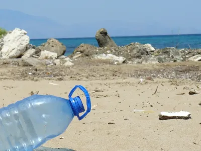 Bahnbrechende Forschung aus Japan: Ein Kunststoff, der gut für die Umwelt ist